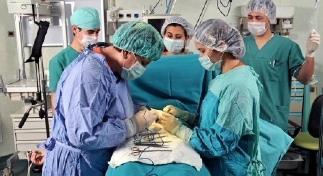 Momento de la intervención quirúrgica en un trasplante