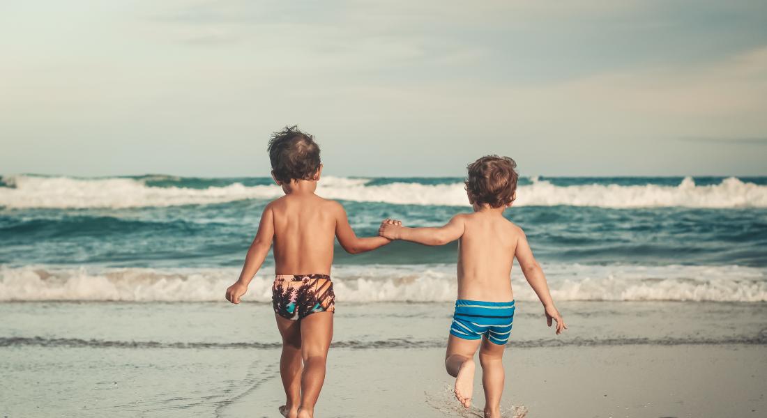 Niños en una playa